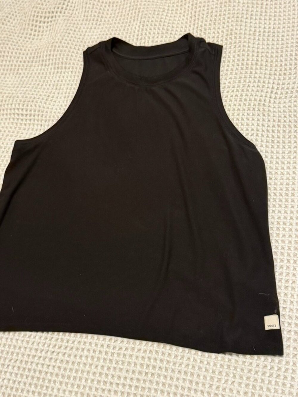 Vuori Energy Crop Tank Black | Women’s Medium | EUC - Picture 9 of 10